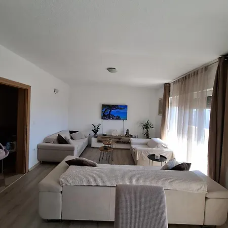 Apartment With Adriatic View 