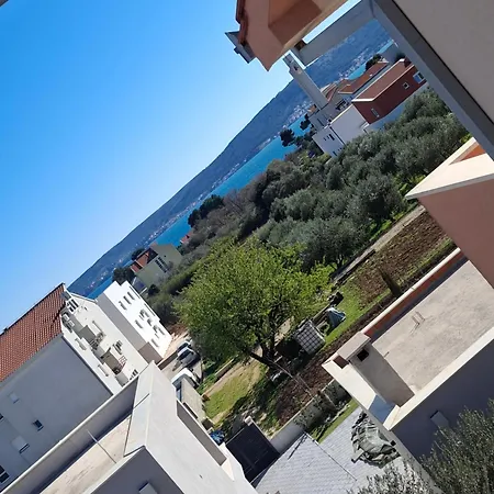 Apartment With Adriatic View 